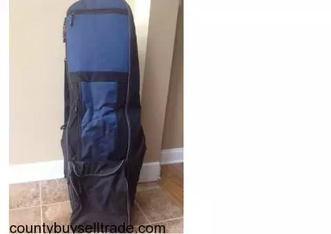 Travel golf bag on wheels